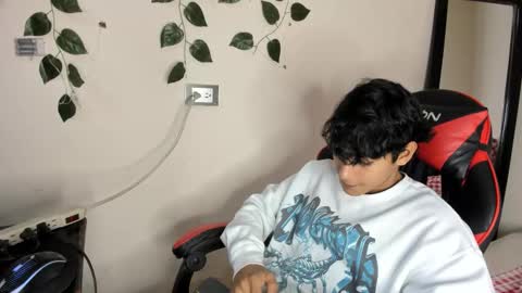 axel_rosse2 online show from November 17, 10:48 pm