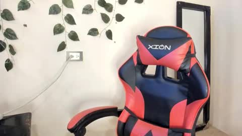 axel_rosse2 online show from November 23, 9:58 pm