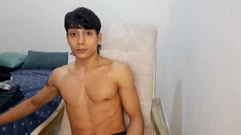 axel_rosse2 online show from January 19, 8:40 am