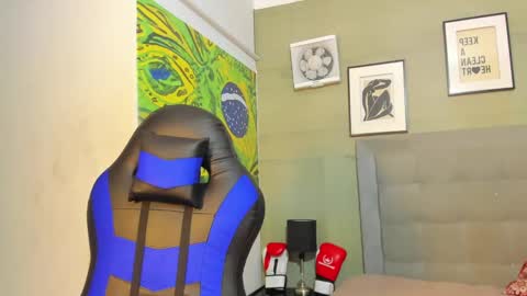 Snapshot of axel_silva3 chatting on October 22, 12:27 pm AXEL SILVA online show from October 22, 12:27 pm