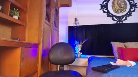     online show from September 30, 8:36 pm