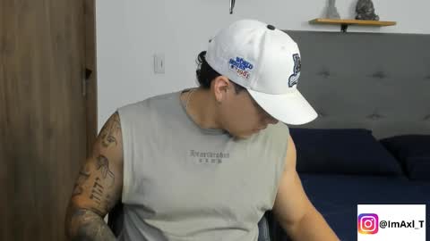 INDEPENDENT MODEL  online show from November 20, 5:23 pm