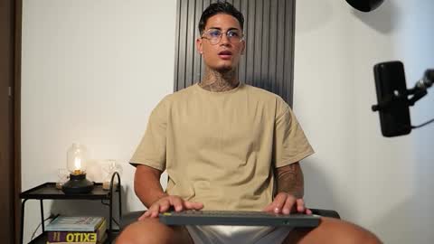 Agustin online show from October 20, 8:53 pm