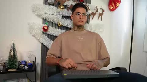 Agustin online show from November 28, 8:44 pm