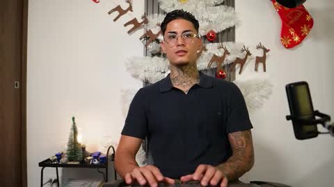 Agustin online show from December 2, 11:11 pm