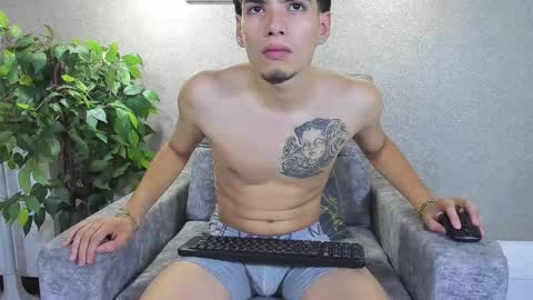 axel  online show from November 14, 3:49 am