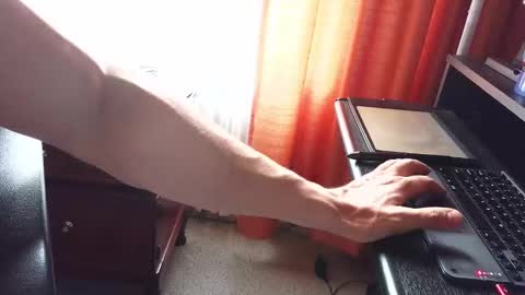 Snapshot of axelcr0ss chatting on October 28, 9:06 pm axelcr0ss online show from October 28, 9:06 pm