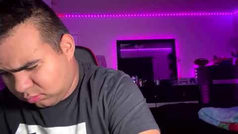 Snapshot of axelfigueroa2 chatting on November 16, 11:43 pm axelfigueroa2 online show from November 16, 11:43 pm