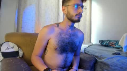 Snapshot of axelg_rose chatting on January 26, 8:23 pm online show from January 26, 8:23 pm