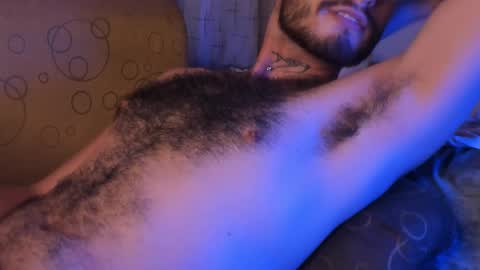 Snapshot of axelg_rose chatting on January 26, 11:29 pm online show from January 26, 11:29 pm