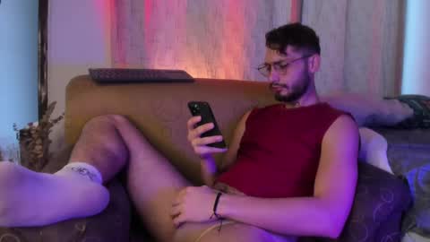 Snapshot of axelg_rose chatting on January 27, 12:37 pm online show from January 27, 12:37 pm