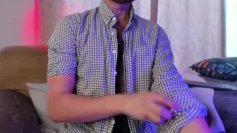 Snapshot of axelg_rose chatting on January 27, 3:39 pm online show from January 27, 3:39 pm
