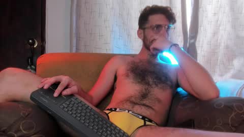 Snapshot of axelg_rose chatting on January 29, 8:25 pm online show from January 29, 8:25 pm