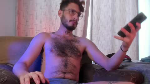 Snapshot of axelg_rose chatting on February 2, 7:04 pm online show from February 2, 7:04 pm