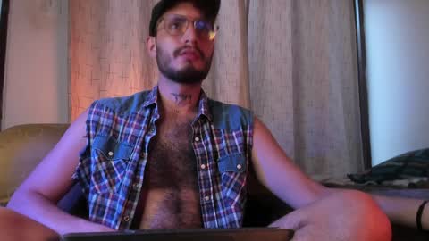Snapshot of axelg_rose chatting on February 5, 10:12 pm online show from February 5, 10:12 pm