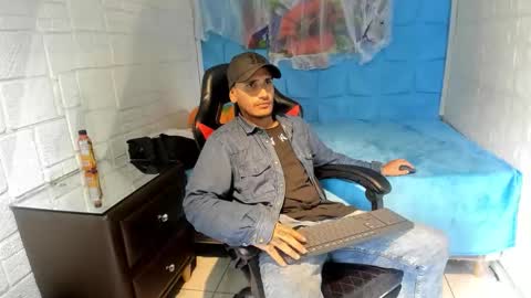 Axell Cross2 online show from October 26, 2:45 pm