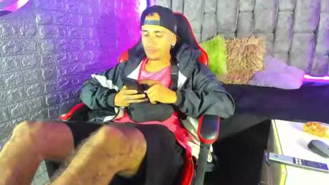 Snapshot of axell_cross2 chatting on June 22, 2:02 am Axell Cross2 online show from June 22, 2:02 am