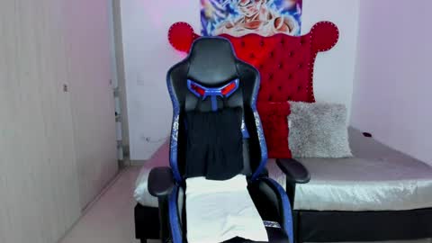 Snapshot of axelwinters_ chatting on May 11, 11:05 am Axel online show from May 11, 11:05 am