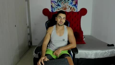 Snapshot of axelwinters_ chatting on May 13, 11:33 pm Axel online show from May 13, 11:33 pm