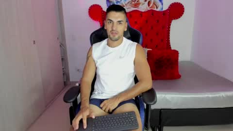Snapshot of axelwinters_ chatting on May 19, 10:43 am Axel online show from May 19, 10:43 am