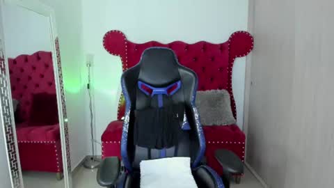 Snapshot of axelwinters_ chatting on June 29, 11:21 am Axel online show from June 29, 11:21 am