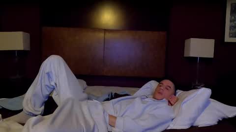 Axl online show from December 8, 12:18 am