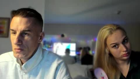 Axl online show from December 18, 10:38 pm