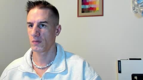 Axl online show from December 22, 11:35 pm