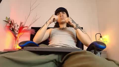 Snapshot of axl_kush_ chatting on April 23, 4:46 am Axel Kush online show from April 23, 4:46 am