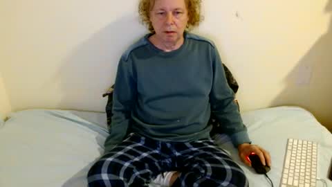 Snapshot of axleroze chatting on January 3, 8:10 am axleroze online show from January 3, 8:10 am