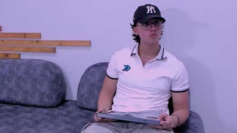 Snapshot of axxel_body chatting on March 28, 8:52 pm Axxel online show from March 28, 8:52 pm