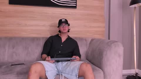 Snapshot of axxel_body chatting on March 30, 9:05 pm Axxel online show from March 30, 9:05 pm