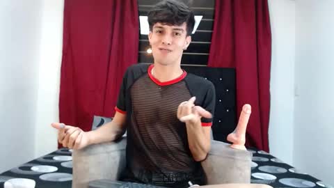 Snapshot of axxxel_twink chatting on February 6, 1:32 am Axxxel online show from February 6, 1:32 am