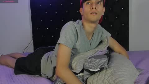 Snapshot of axxxel_twink chatting on February 19, 1:34 am Axxxel online show from February 19, 1:34 am