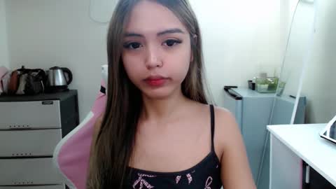 ayalvrs18 online show from September 9, 1:43 pm