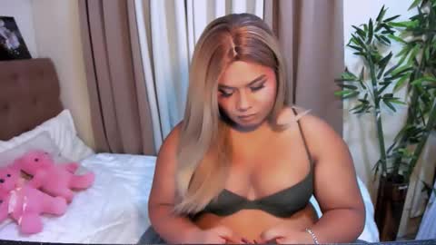 AYESHA online show from February 18, 4:36 pm