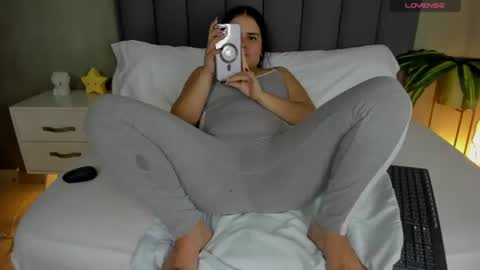 Alyda Jaramillo online show from July 6, 6:43 pm