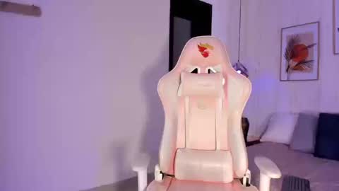 Ayleen online show from October 18, 1:56 pm