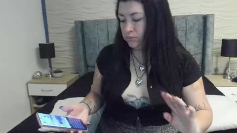 Snapshot of ayleen_miller chatting on February 19, 3:52 pm ayleen miller online show from February 19, 3:52 pm
