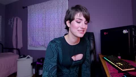 Snapshot of aynmarie chatting on June 26, 12:37 am mia rand online show from June 26, 12:37 am