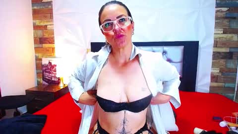 Snapshot of azaahara_ chatting on March 7, 11:07 am Azahara online show from March 7, 11:07 am