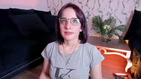 Snapshot of azahara_18 chatting on June 26, 6:45 pm Azahara online show from June 26, 6:45 pm