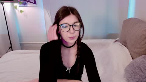 Snapshot of azaliya_haze chatting on June 17, 4:41 pm Azaliya online show from June 17, 4:41 pm