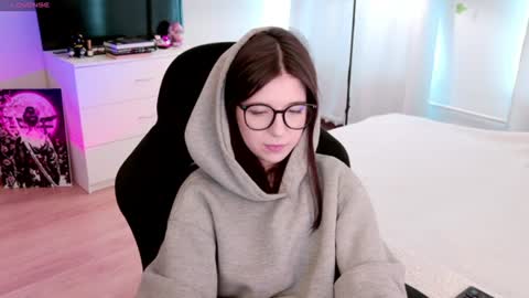 Snapshot of azaliya_haze chatting on June 18, 9:14 am Azaliya online show from June 18, 9:14 am