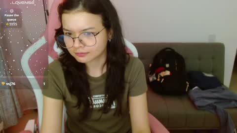 Azu  online show from April 23, 1:18 am