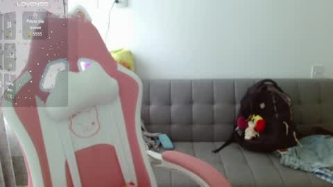 Snapshot of azu_chan chatting on May 2, 12:32 pm Azu online show from May 2, 12:32 pm