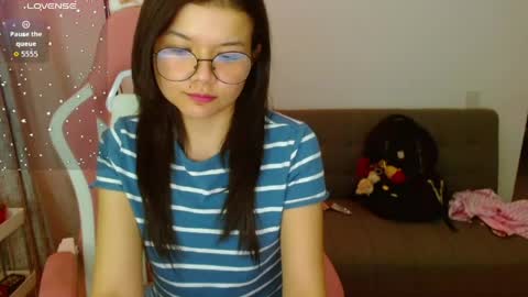 Snapshot of azu_chan chatting on May 6, 11:54 pm Azu online show from May 6, 11:54 pm