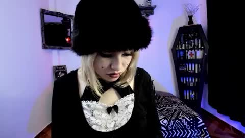 Azu Moure online show from October 8, 1:31 pm