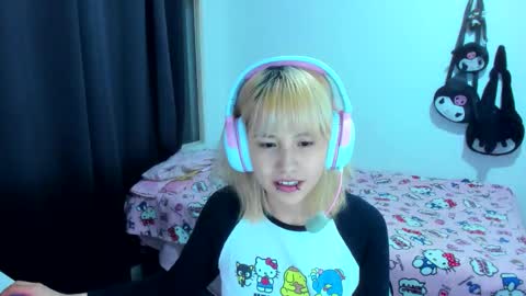 Azu Moure online show from December 4, 4:33 am