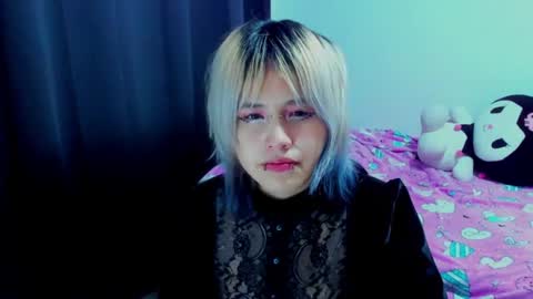 Snapshot of azu_moure chatting on July 30, 4:44 am Azu Moure online show from July 30, 4:44 am